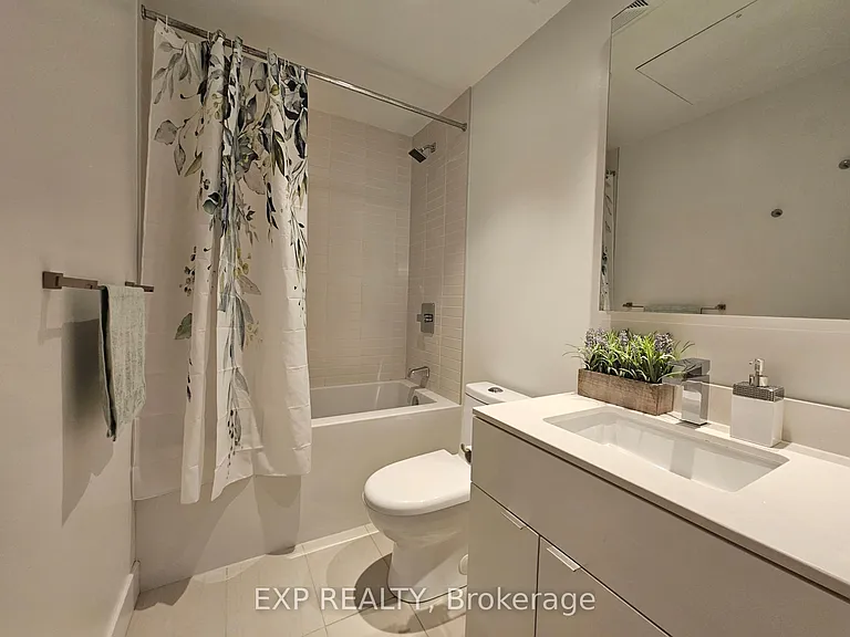 7 Grenville St #1209 — Photo 5