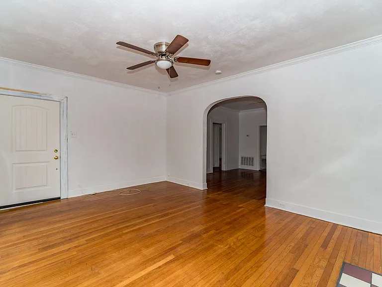 469 E Magnolia Ave — Photo 5