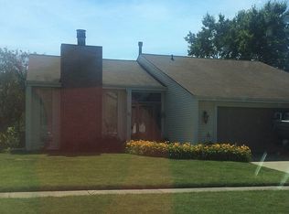 27 Pembrook Cir, Bloomington, IL