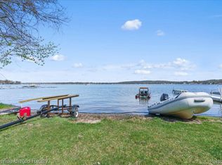 9623 Winston Rd, Pinckney, MI 48169