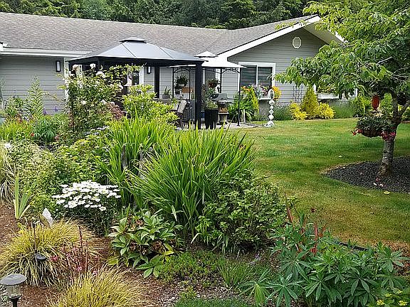 3rd image of 15 S Pacific Ln