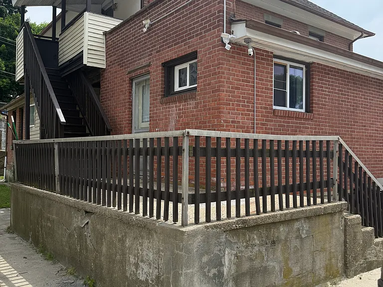 44 Gilbert St — Photo 1