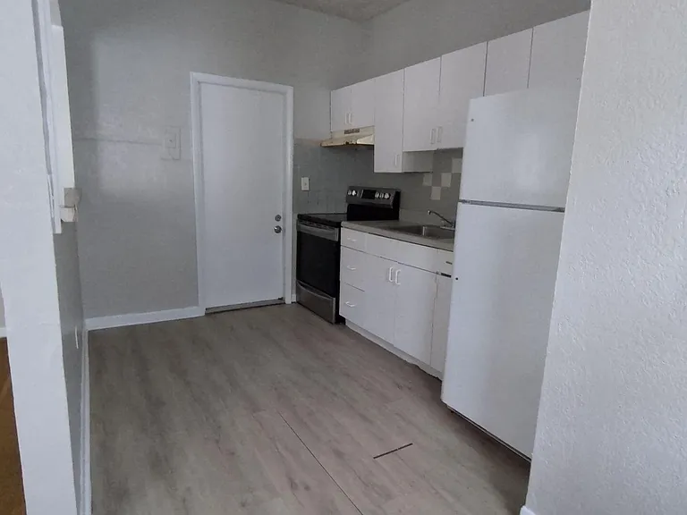 349 Phelps St — Photo 4