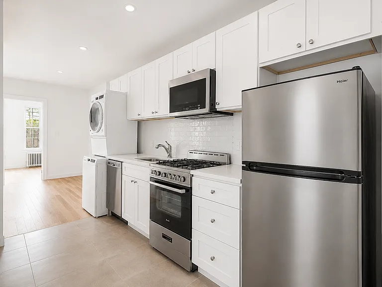 292 Nassau Ave #1R — Photo 2