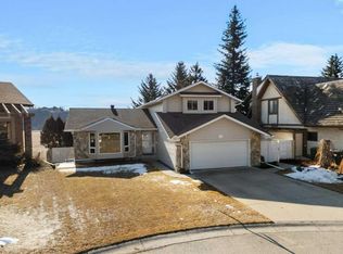 44 NW Deerbrook Cres SE, Calgary, AB T2J 6G3