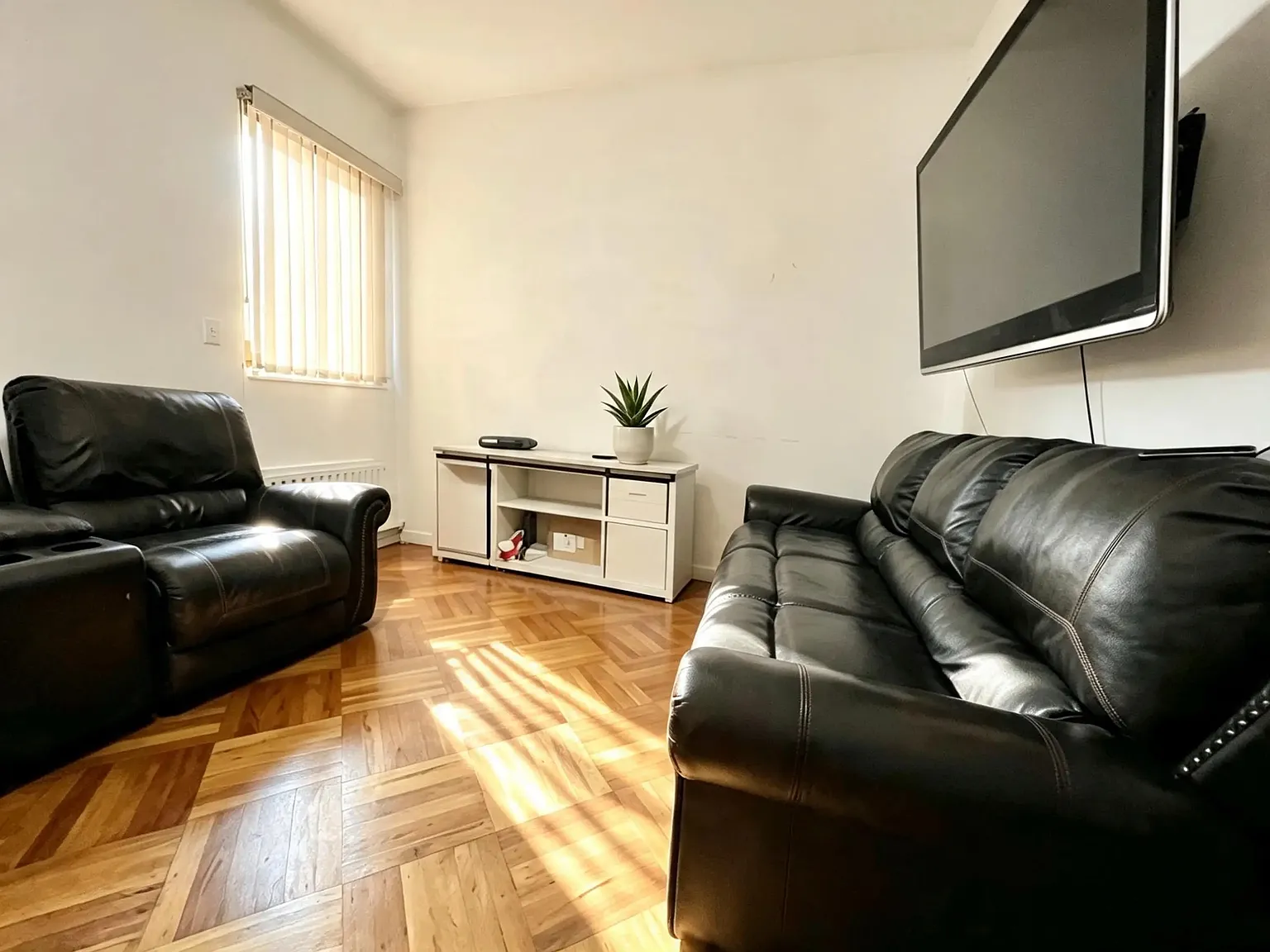 2405 Avenue U — Photo 2
