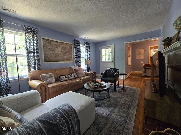 3rd image of 1801 Forest Rd