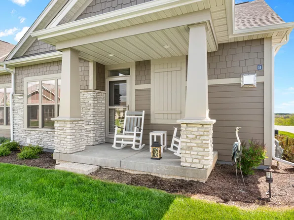 N28W25184 Parkway Ridge Cir, Pewaukee, WI 53072