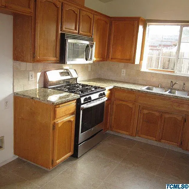 4 bed, 1476 sqft, $2,495 — Photo 2