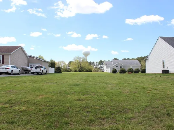 34 Half Staff Ct, Greenbackville, VA 23356