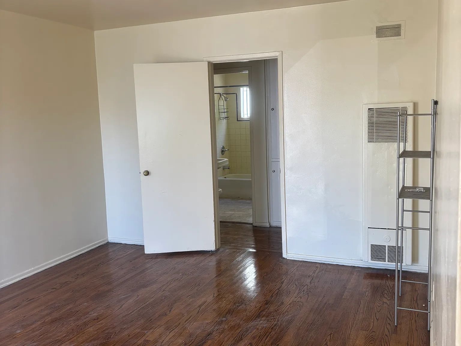 1600 S Ridgeley Drive — Photo 4