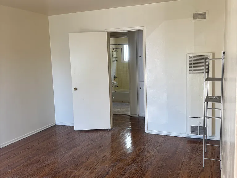 1600 S Ridgeley Dr #3 — Photo 4