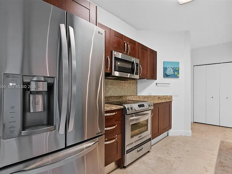 19900 E Country Club Dr #212 — Photo 8