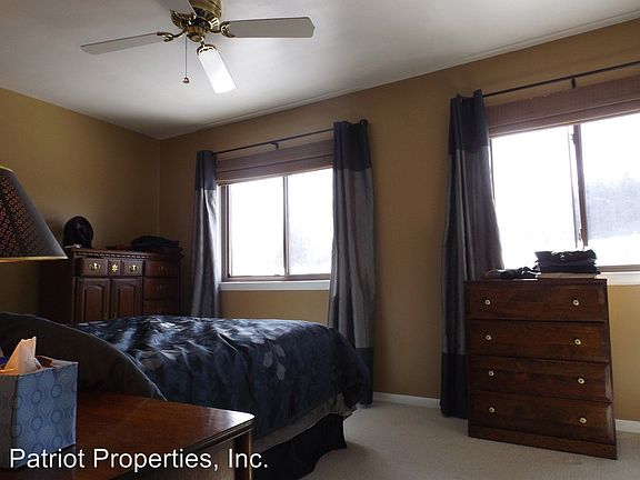 3rd image of 38 Sugarland Square Ct