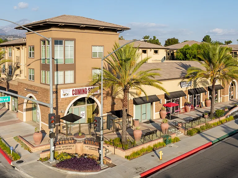 La Verne Village Luxury Apartment Homes — Photo 69