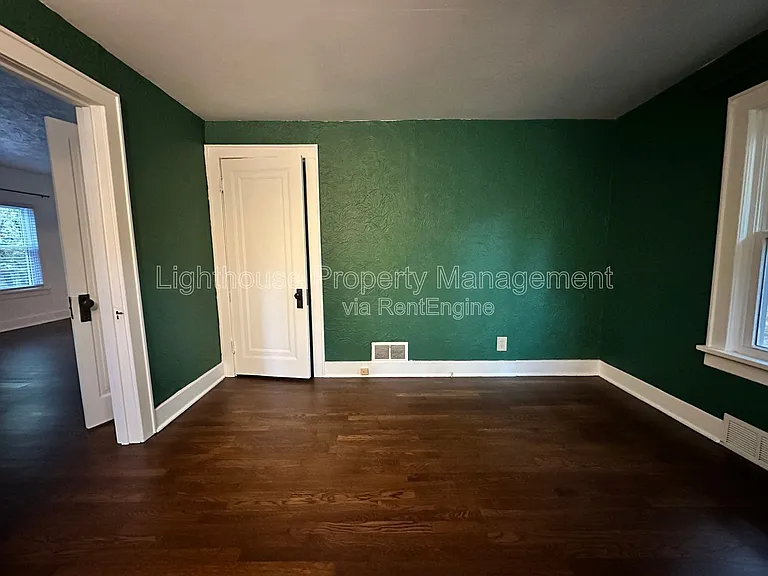 722 N Gordon St — Photo 9