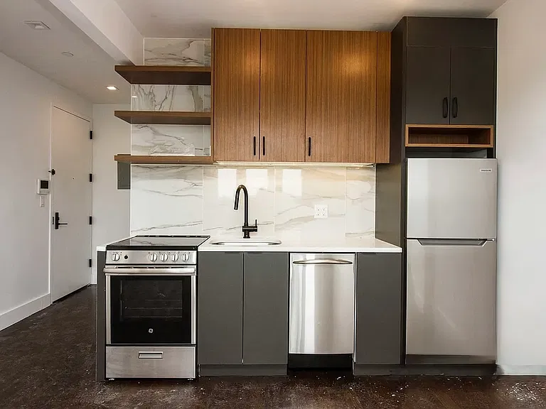 1595 Broadway #7C — Photo 6