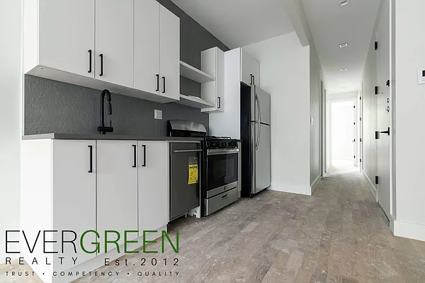 Rented by Evergreen Apartments BK | media 17