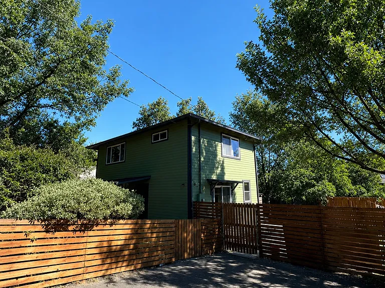 220 W Hersey St — Photo 1