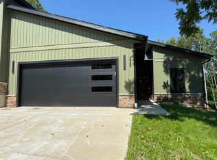 225 Whitetail Ln #28, Deerfield, WI 53531