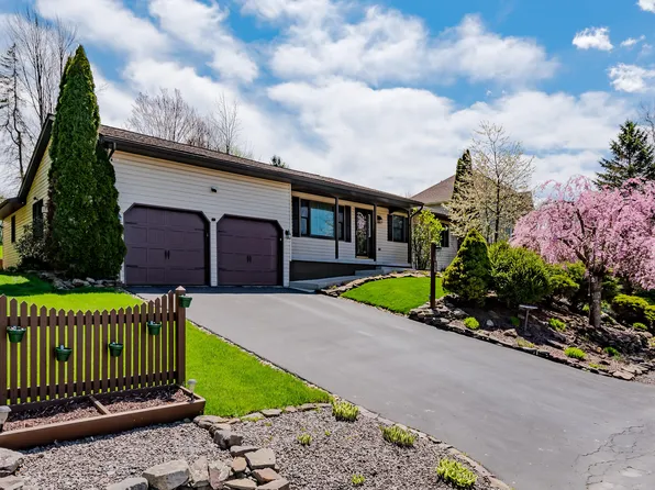 25 Idlewood Dr, Dallas, PA 18612