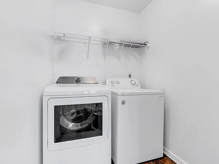 8301 Manhatten Dr — Photo 27