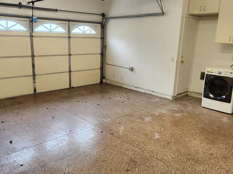 421 Burlington Ct #101 — Photo 26