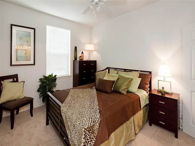 Encino Pointe — Photo 10