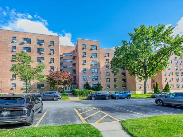21208 75th Avenue #6D, Oakland Gardens, NY 11364
