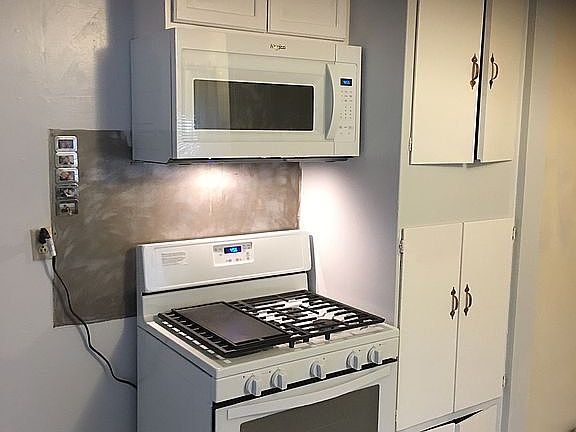 New range and microwave. 