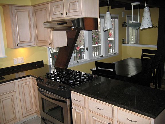 New kitchen with GRANITE and ss