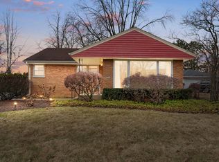 7551 N Mohawk Rd, Fox Pt, WI 53217