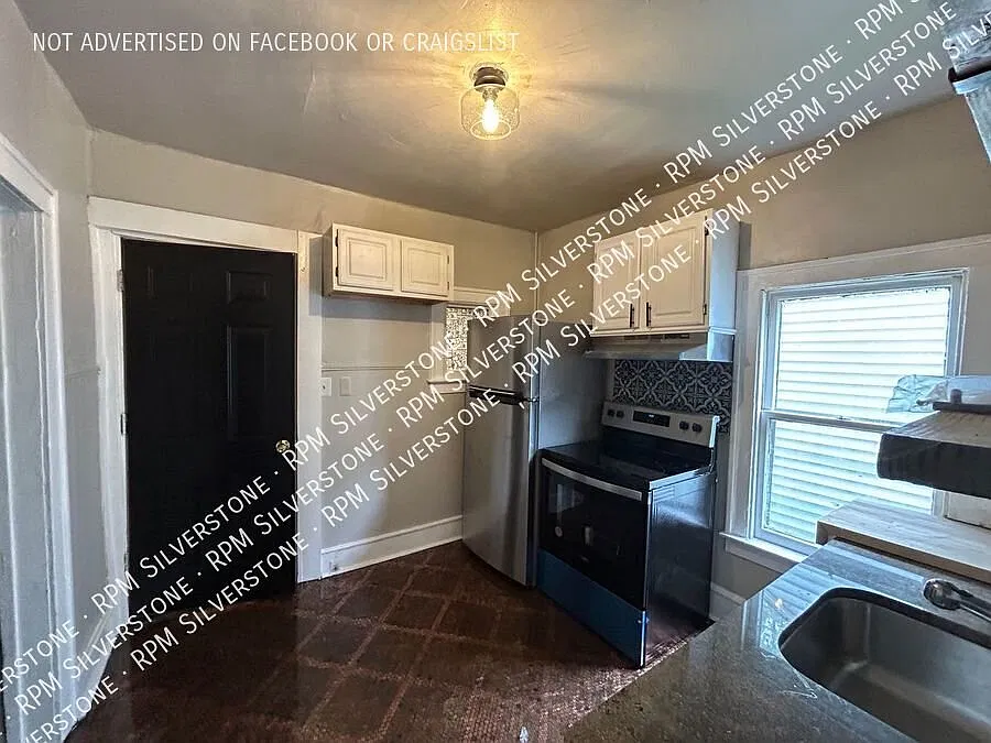 Spacious 4-bedroom — Photo 4