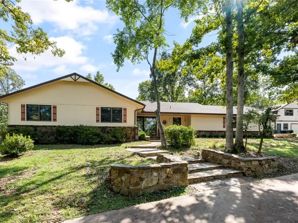 11565 Oak Hills Dr, Bentonville, AR 72712