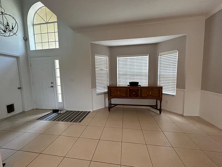 209 Strathmore Cir — Photo 25