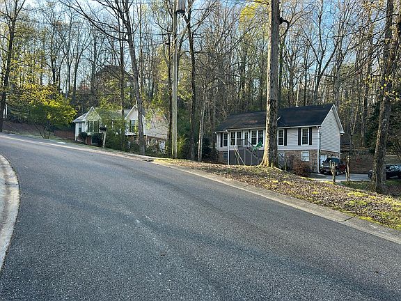 2nd image of 1816 Chestnut Ln
