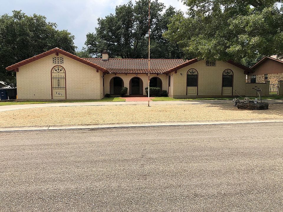 101 Kingswood Circle