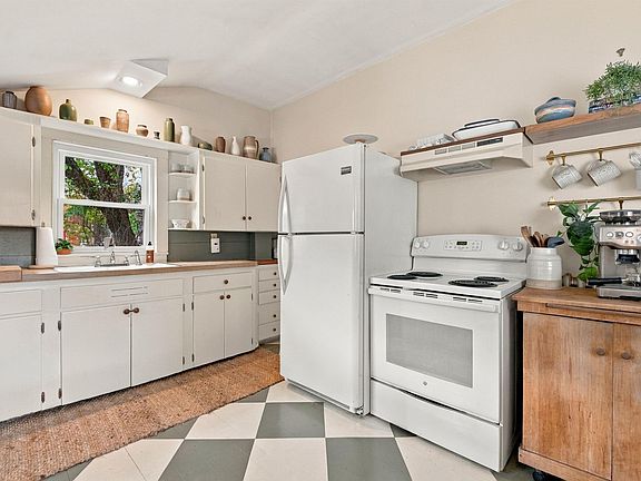 3rd image of 7 Poplar Street