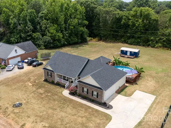 1306 Bryson Creek Dr, Mc Connells, SC 29726