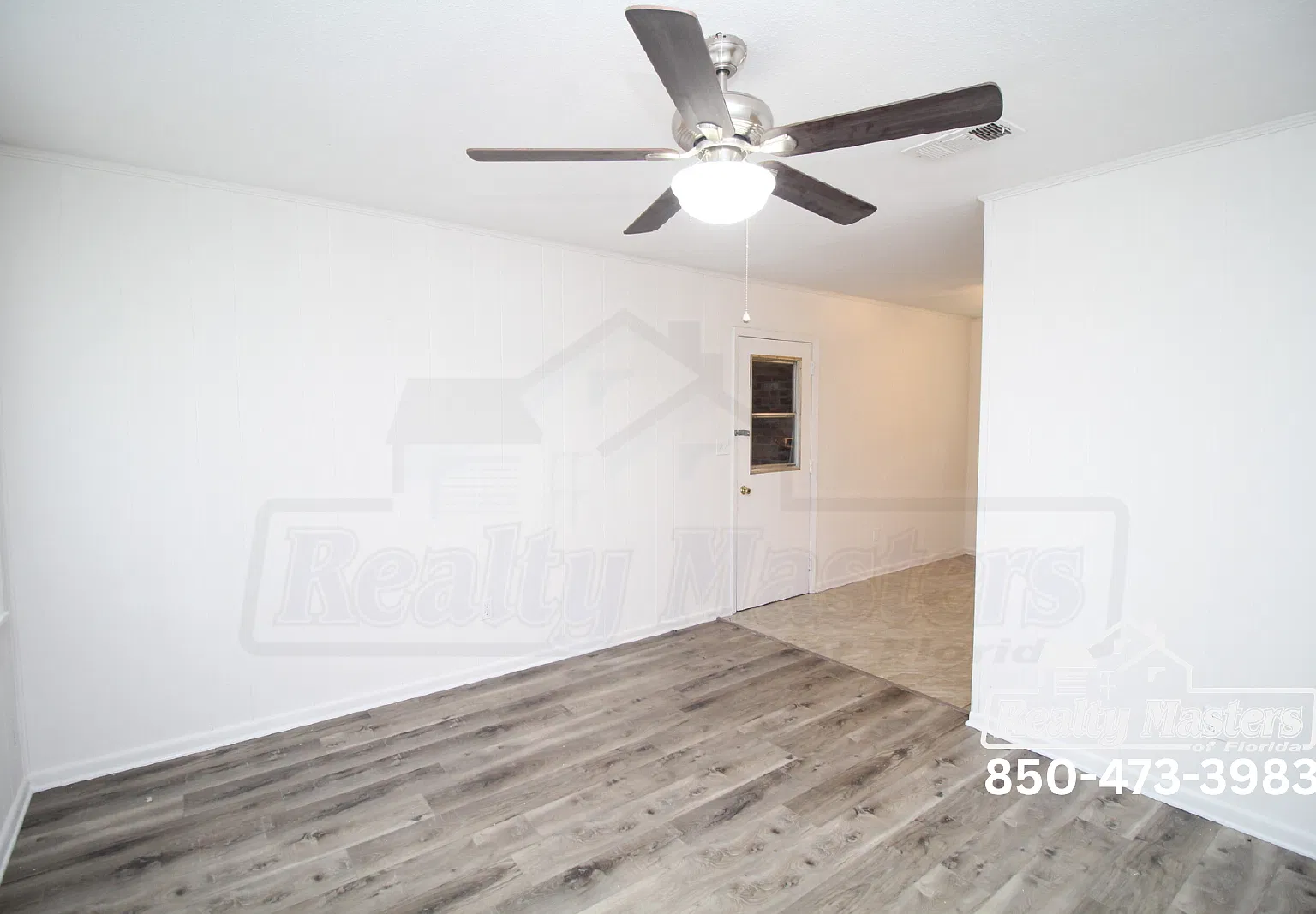 3 bed, 1.0 bath, 1044 sqft, $1,275 — Photo 3