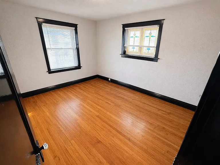 5448 Lisette Ave — Photo 8