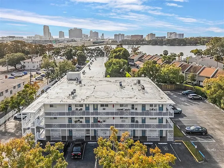 320 Lakeview St — Photo 3