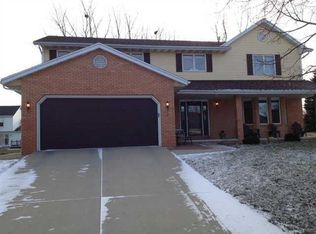 7 Hearthstone Ct, Bloomington, IL
