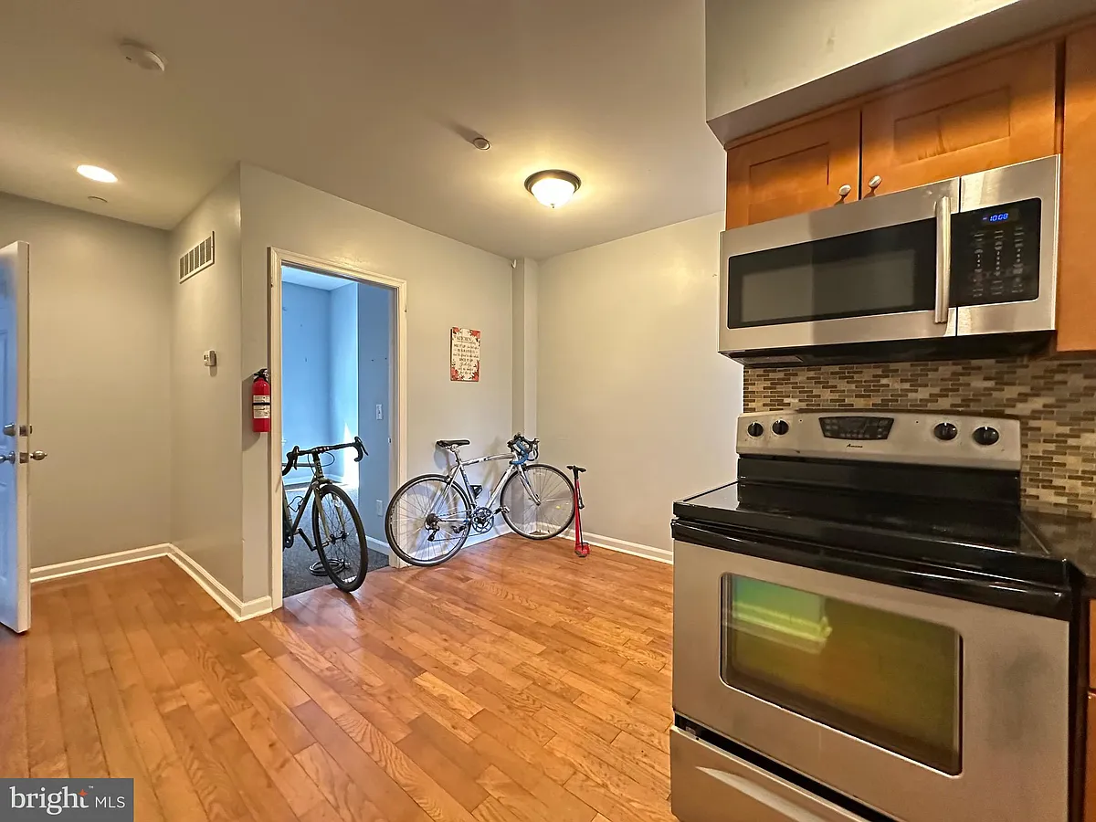 Building Photo - 1835 N Bouvier St #A