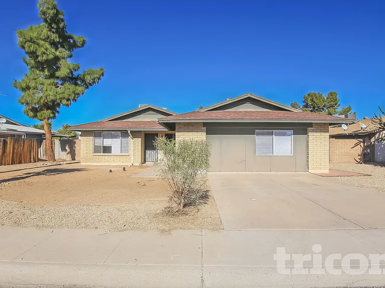 5526 W Angela Dr — Photo 1