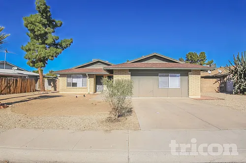 5526 W Angela Dr Photo 1