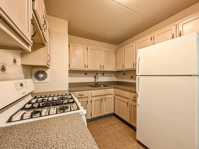 127 Suydam St #1 — Photo 8