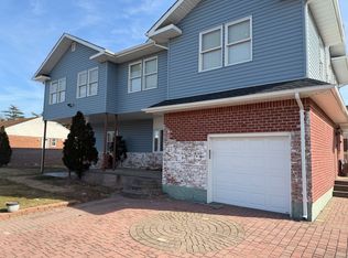671 Bauer St, Elmont, NY 11003
