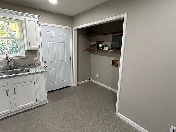 3rd image of 1010 Telly Rd #B