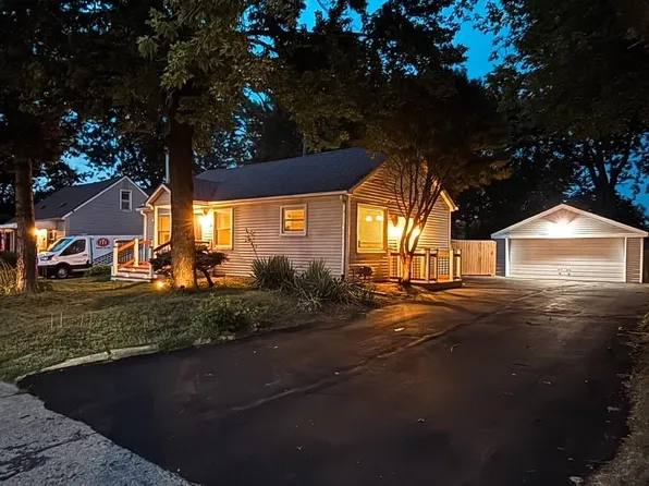 30052 Schoenherr Rd, Warren, MI 48088